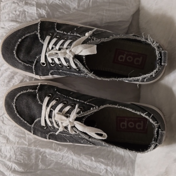 Sneakers - Picture 3 of 6